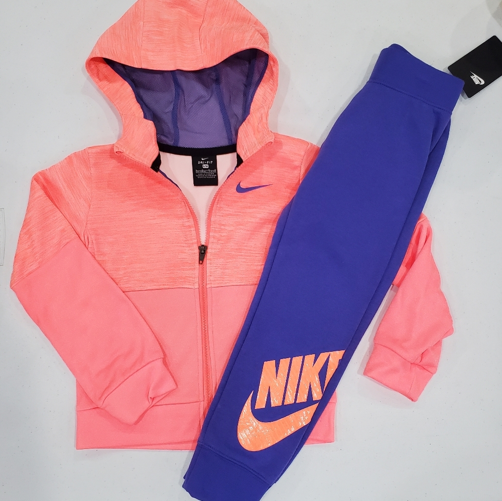 🆕️ Nike Hoody & Joggers